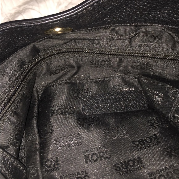 Micheal Kors leather purse, gently used - Picture 4 of 4